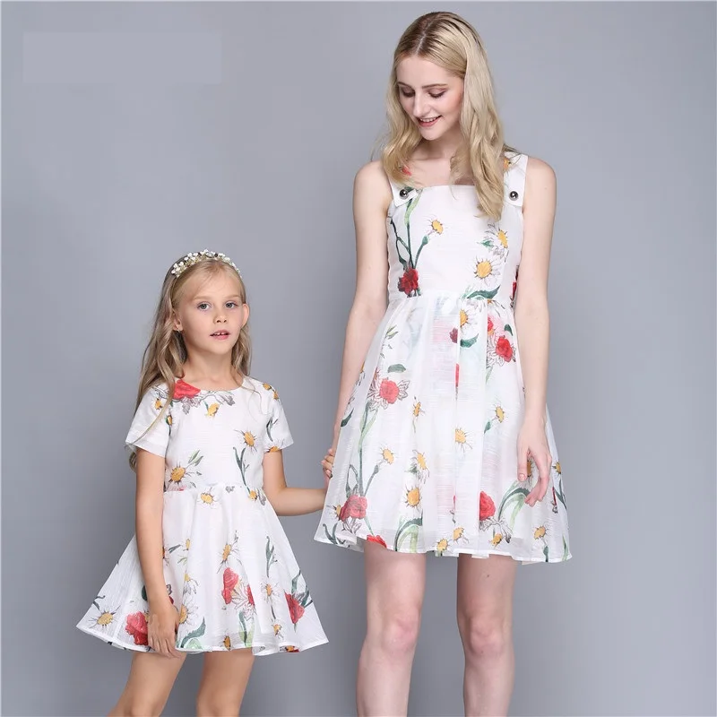 Summer children clothes princess flower print kids beach dress infant formal birthday party girl white dress family match outfit
Summer children clothes princess flower print kids beach dress infant formal birthday party girl white dress family match outfit