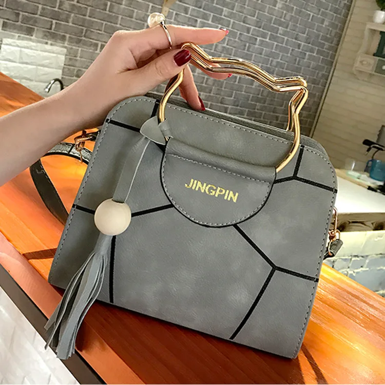 mylb New style tassel portable cat bag Korean version of fashionable single shoulder bag lovely girl small bag Metal handle
mylb New style tassel portable cat bag Korean version of fashionable single shoulder bag lovely girl small bag Metal handle