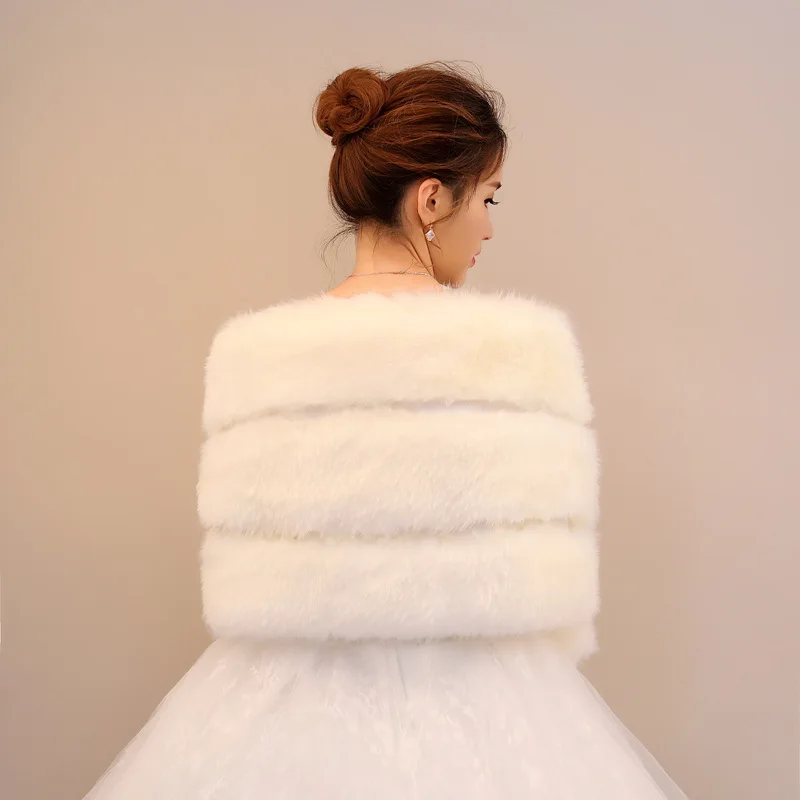 Bridal Jacket High Quality Winter Faux Fur Warm Boleros Luxurious Wedding Bride Wraps Cape New Wedding Wrap PJ111
Bridal Jacket High Quality Winter Faux Fur Warm Boleros Luxurious Wedding Bride Wraps Cape New Wedding Wrap PJ111