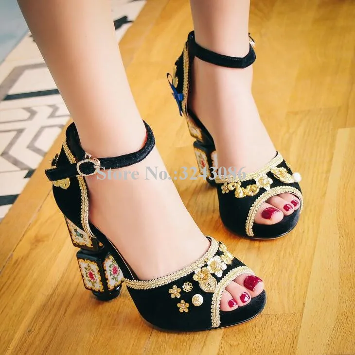 Strange Style Chunky Heels Velvet High Heels Sandals Woman Handmade Flower Decor Wedding Shoes Sexy Girl Club Party Shoes
Strange Style Chunky Heels Velvet High Heels Sandals Woman Handmade Flower Decor Wedding Shoes Sexy Girl Club Party Shoes