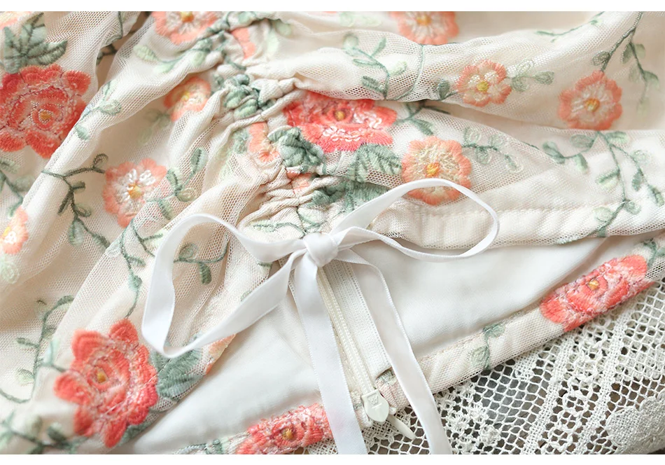 Spring Summer Women French Vintage Elegant Slim Mori Girls Short Shirt Ladies Retro Embroidery Sequins Casual Loose Sweet Shirt
Spring Summer Women French Vintage Elegant Slim Mori Girls Short Shirt Ladies Retro Embroidery Sequins Casual Loose Sweet Shirt