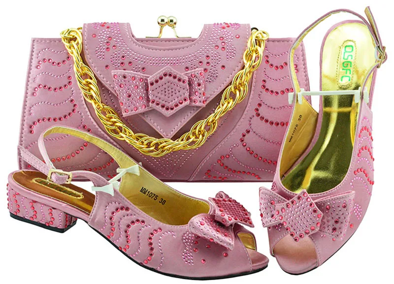 2018 New African shoes and bag set for party Italian shoes with matching bag new design ladies bag with MM1075
2018 New African shoes and bag set for party Italian shoes with matching bag new design ladies bag with MM1075