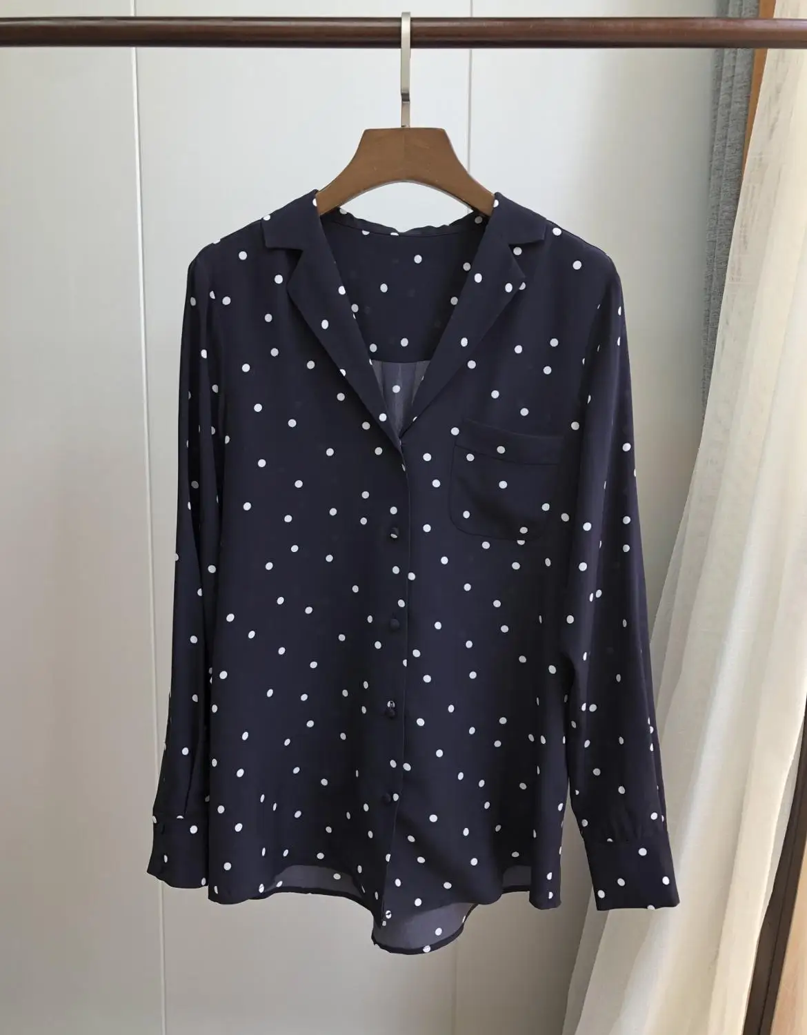 Women Shirt 100% Silk 18mm Spring New 2019 Lady Blouse Jupe Woman Shirts Long Sleeve Vintage Simple Desgin Dot print
Women Shirt 100% Silk 18mm Spring New 2019 Lady Blouse Jupe Woman Shirts Long Sleeve Vintage Simple Desgin Dot print