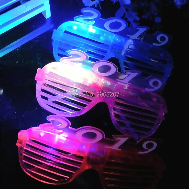 200pcs 2019 Led Glasses For Christmas New Year Party Decoration Supplies Shutters Shape Flashing Glow Glasses
200pcs 2019 Led Glasses For Christmas New Year Party Decoration Supplies Shutters Shape Flashing Glow Glasses