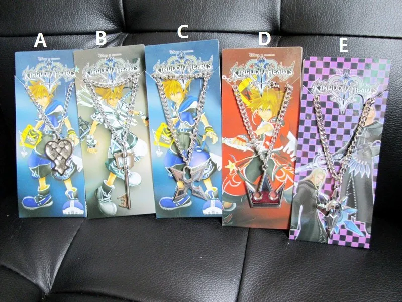 50 pcs/lot Kingdom Hearts necklace crown Kingdom Hearts series keyblades cosplay pendants 5 styles for gift
50 pcs/lot Kingdom Hearts necklace crown Kingdom Hearts series keyblades cosplay pendants 5 styles for gift
