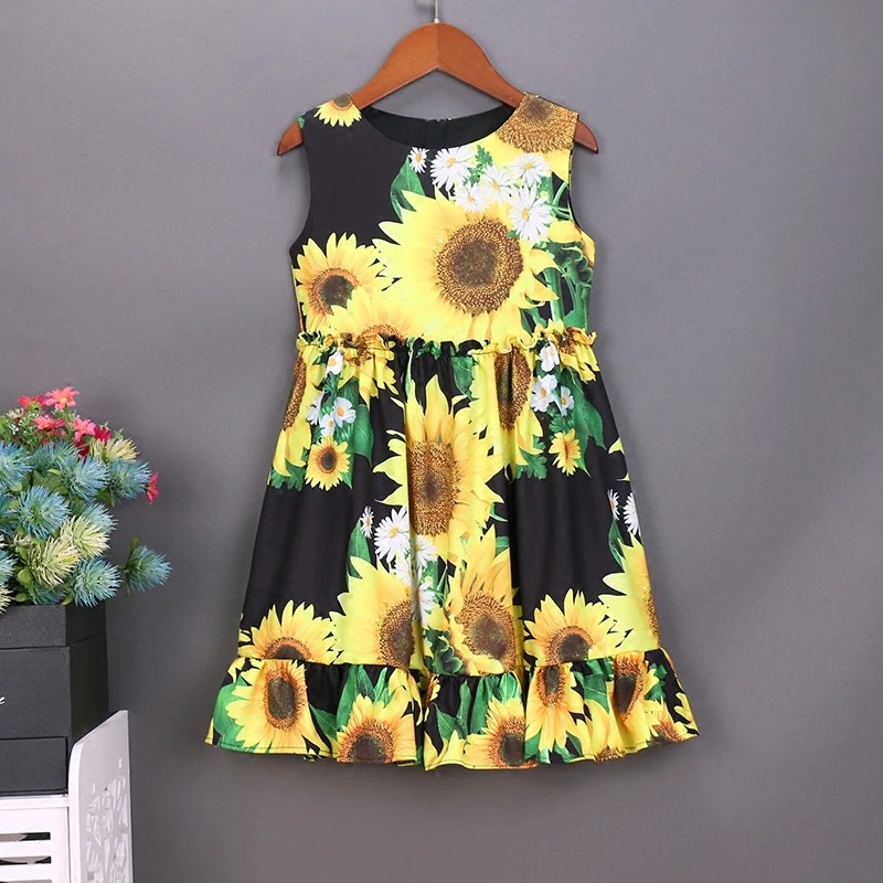 Summer women infant sunflower prints dress mom baby girls matching dress family look clothing mother and daughter beach dresses
Summer women infant sunflower prints dress mom baby girls matching dress family look clothing mother and daughter beach dresses