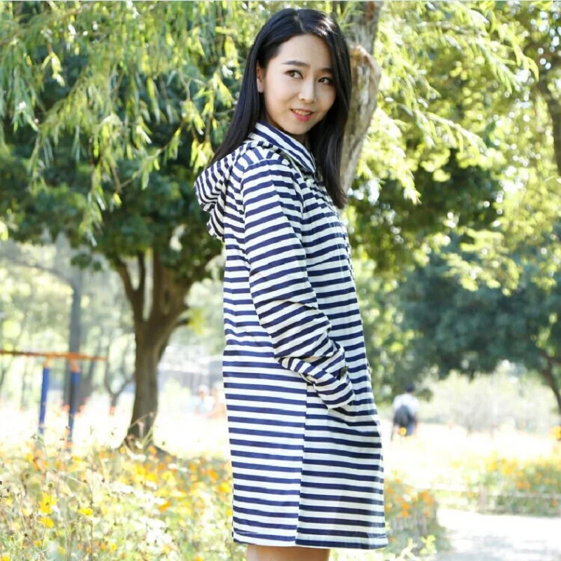 Fashion Stripe Type Windproof Ultra Light Breathable Adult Fashion Women Rain Jacket Waterproof Coat Raincoat Poncho
Fashion Stripe Type Windproof Ultra Light Breathable Adult Fashion Women Rain Jacket Waterproof Coat Raincoat Poncho