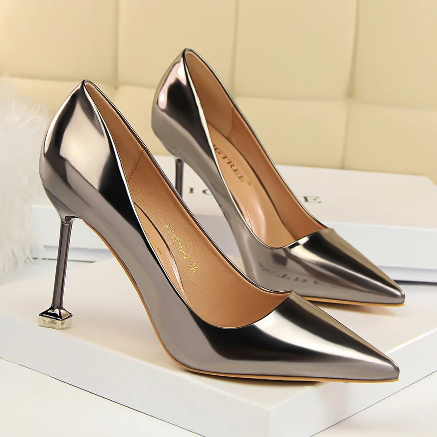 New Women Pumps Shoes Wine Glass Heel PU Leather Pointed Toe Slip-On 9.5cm High Heel Sexy Club Lady Party Solid Famale Shoes
New Women Pumps Shoes Wine Glass Heel PU Leather Pointed Toe Slip-On 9.5cm High Heel Sexy Club Lady Party Solid Famale Shoes
