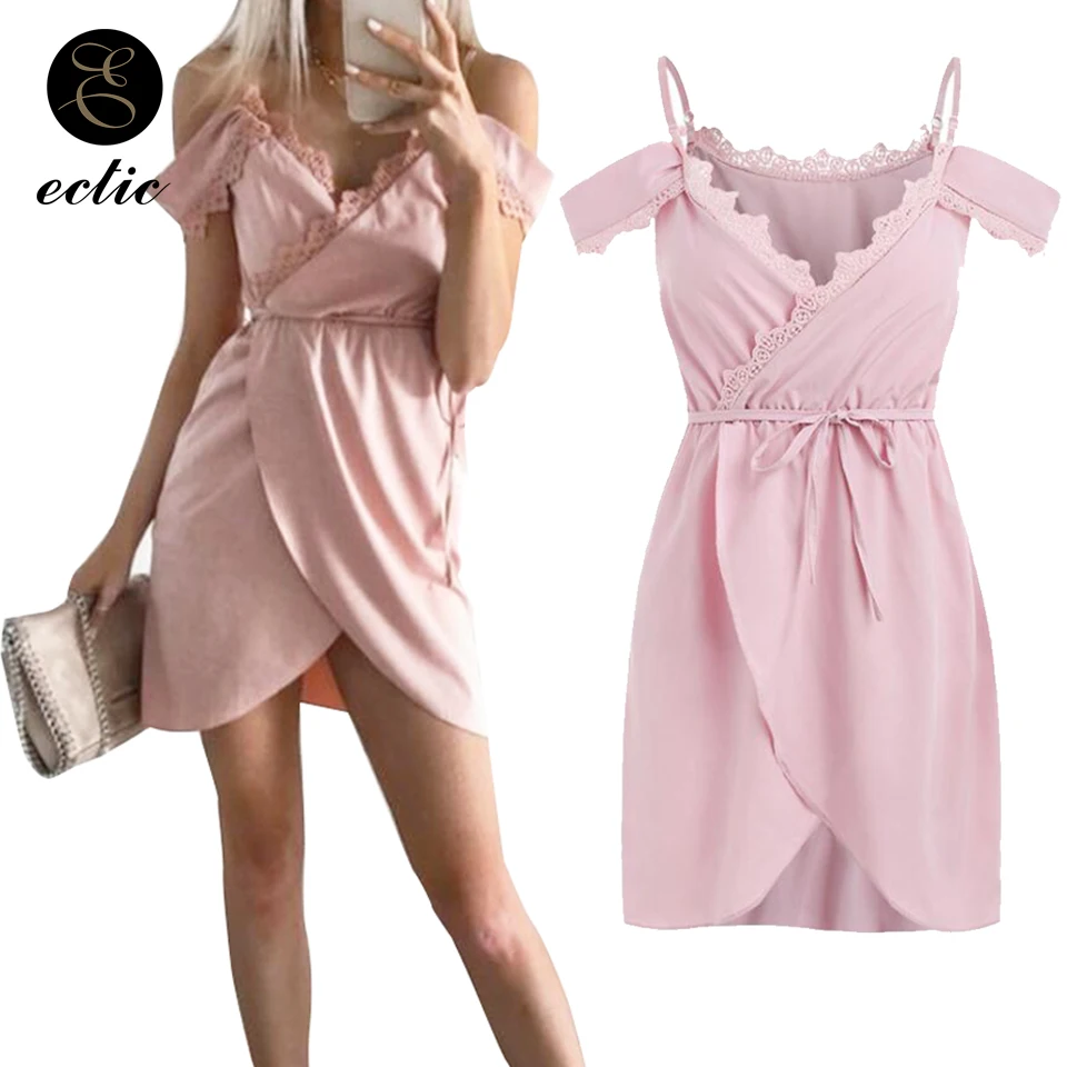 Ruffle Wrap Dress Black Mini Split Sukienka Cold Shoulder Dress Women Pink Robe Femme Ete 2021 Sexy Strap Lace Stitching Dress
Ruffle Wrap Dress Black Mini Split Sukienka Cold Shoulder Dress Women Pink Robe Femme Ete 2021 Sexy Strap Lace Stitching Dress