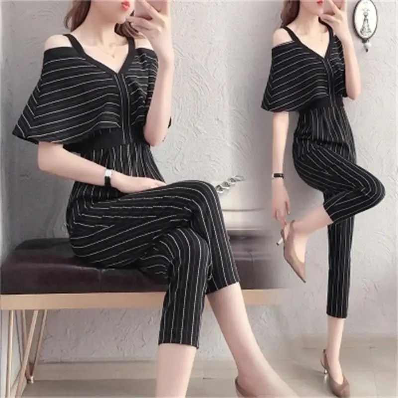 Siamese trousers ladies summer new strap Korean version of the jumpsuit word shoulder stripes high waist jumpsuit
Siamese trousers ladies summer new strap Korean version of the jumpsuit word shoulder stripes high waist jumpsuit