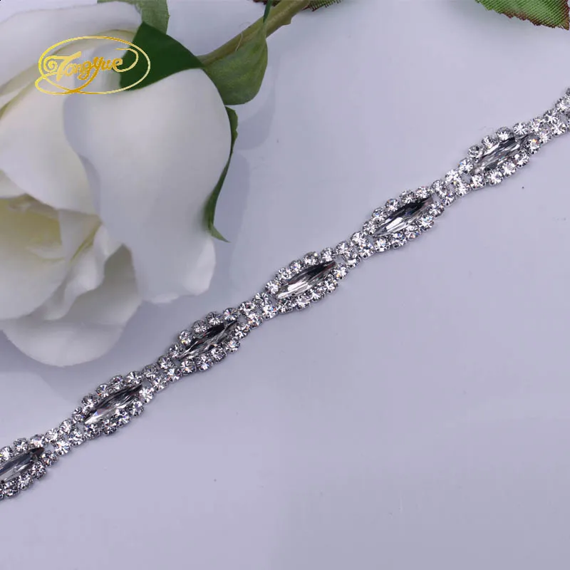 1 yard AAA-Grade Rhinestone Cup Chain Silver Base Wedding Dress Decoration Trim Applique Sew on Party Dress
1 yard AAA-Grade Rhinestone Cup Chain Silver Base Wedding Dress Decoration Trim Applique Sew on Party Dress