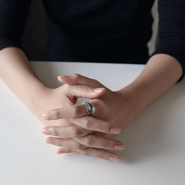 Vintage feather 925 sterling silver rings for women gifts ringen, retro black crystal finger ring femme sterling silver jewelry
Vintage feather 925 sterling silver rings for women gifts ringen, retro black crystal finger ring femme sterling silver jewelry