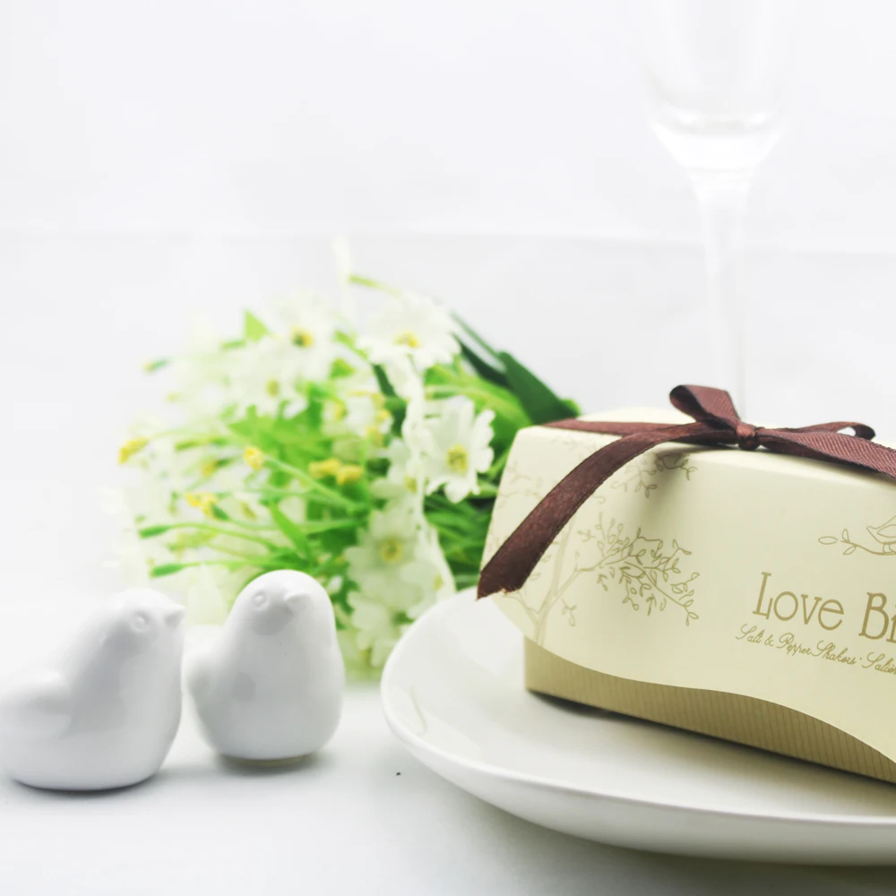 free shipping Love birds ceramic salt and pepper Shaker 100pcs=50SET/LOT wedding favors and gifts 2PCS/SET
free shipping Love birds ceramic salt and pepper Shaker 100pcs=50SET/LOT wedding favors and gifts 2PCS/SET
