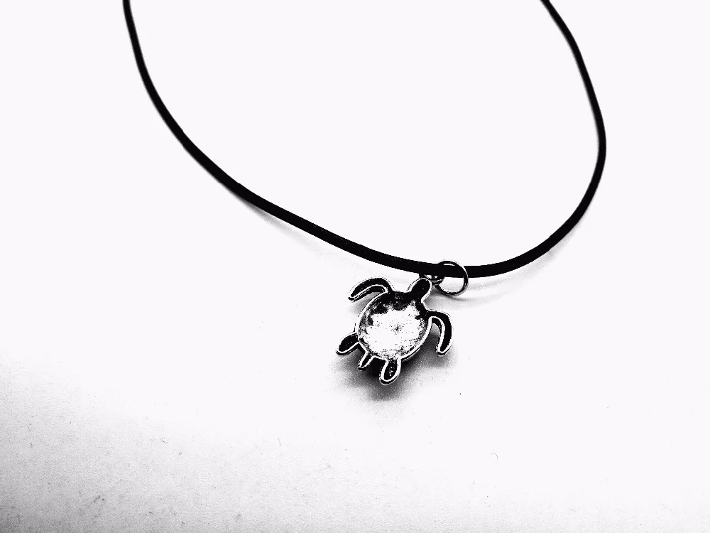 Tribal Sea Turtle Necklace Pendant Cute Animal Tortoise Shell Necklace Lucky Bone Beach Turtle Baby Leather Rope Necklaces
Tribal Sea Turtle Necklace Pendant Cute Animal Tortoise Shell Necklace Lucky Bone Beach Turtle Baby Leather Rope Necklaces