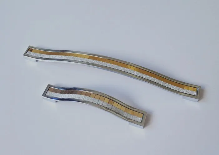 Crystal handle and knobs crystal drawer pull /furniture hardware handle / door pull ( C.C.224mm Length:237mm)
Crystal handle and knobs crystal drawer pull /furniture hardware handle / door pull ( C.C.224mm Length:237mm)