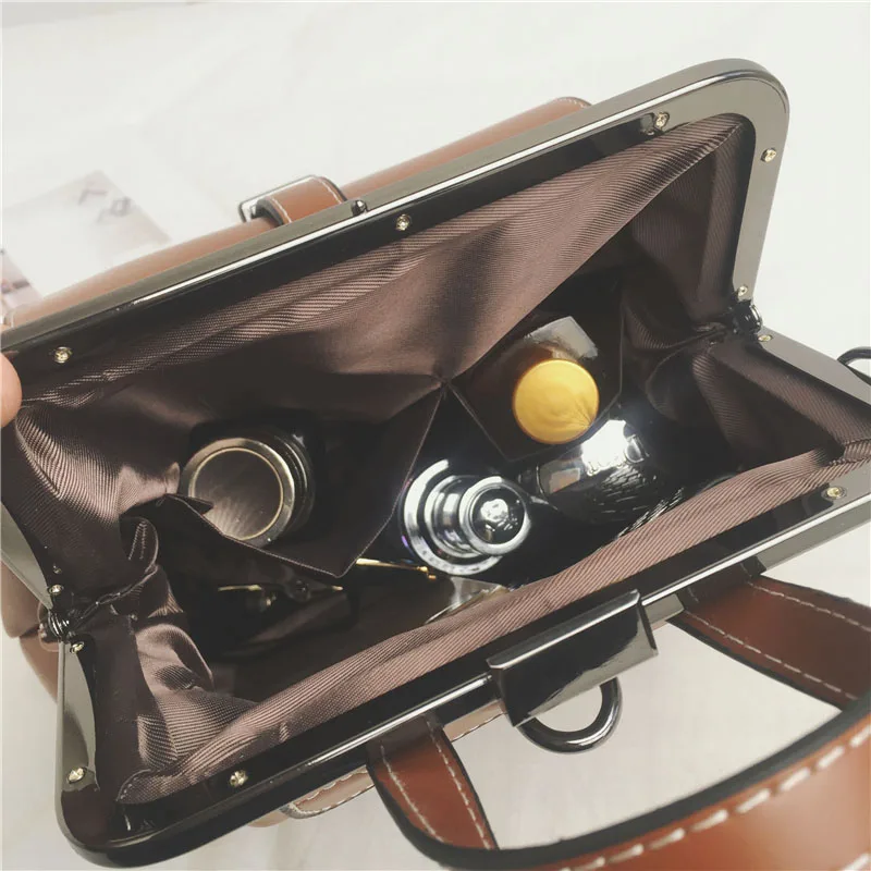 2020 Retro Hasp Backpack Bags Vintage PU Leather Backpacks Women School Bags For Teenagers Girls Luxury Small Back Pack XA524H
2020 Retro Hasp Backpack Bags Vintage PU Leather Backpacks Women School Bags For Teenagers Girls Luxury Small Back Pack XA524H