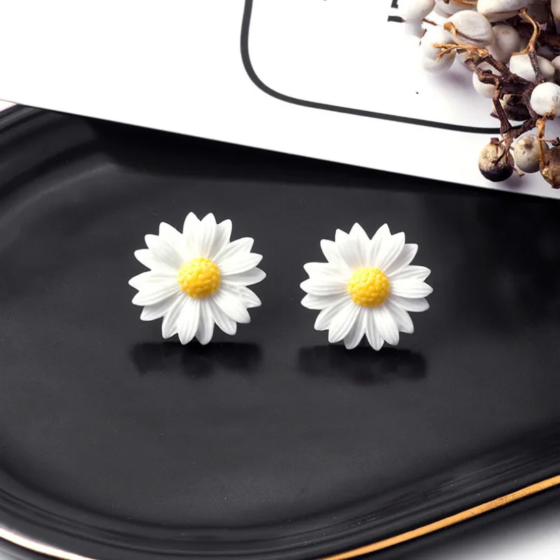 New Fashion Jewelry Cute Little Daisy Flower Earrings Small Fresh Bohemian Earrings Temperament Wild Female Elegant Earrings
New Fashion Jewelry Cute Little Daisy Flower Earrings Small Fresh Bohemian Earrings Temperament Wild Female Elegant Earrings