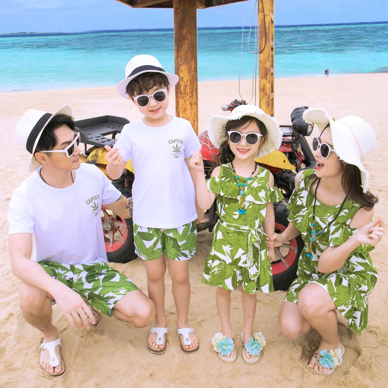 Mom Daughter Green Leaves Chiffon Dress Dad Son White Cotton T-shirt and Print Shorts Suits Family Matching Outfit Clothes
Mom Daughter Green Leaves Chiffon Dress Dad Son White Cotton T-shirt and Print Shorts Suits Family Matching Outfit Clothes