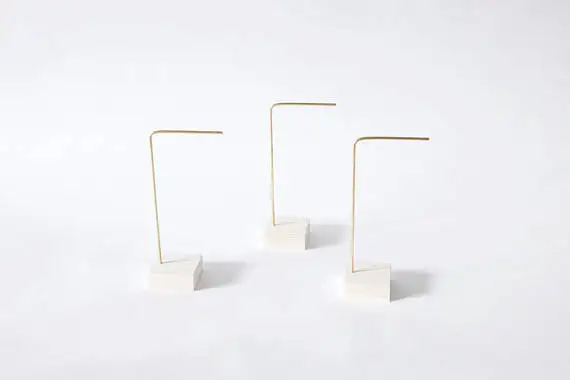 Solid Wood Cooper Stick Earrings Display Stand Creative Earrings Display Holder Jewelry Display Rack
Solid Wood Cooper Stick Earrings Display Stand Creative Earrings Display Holder Jewelry Display Rack
