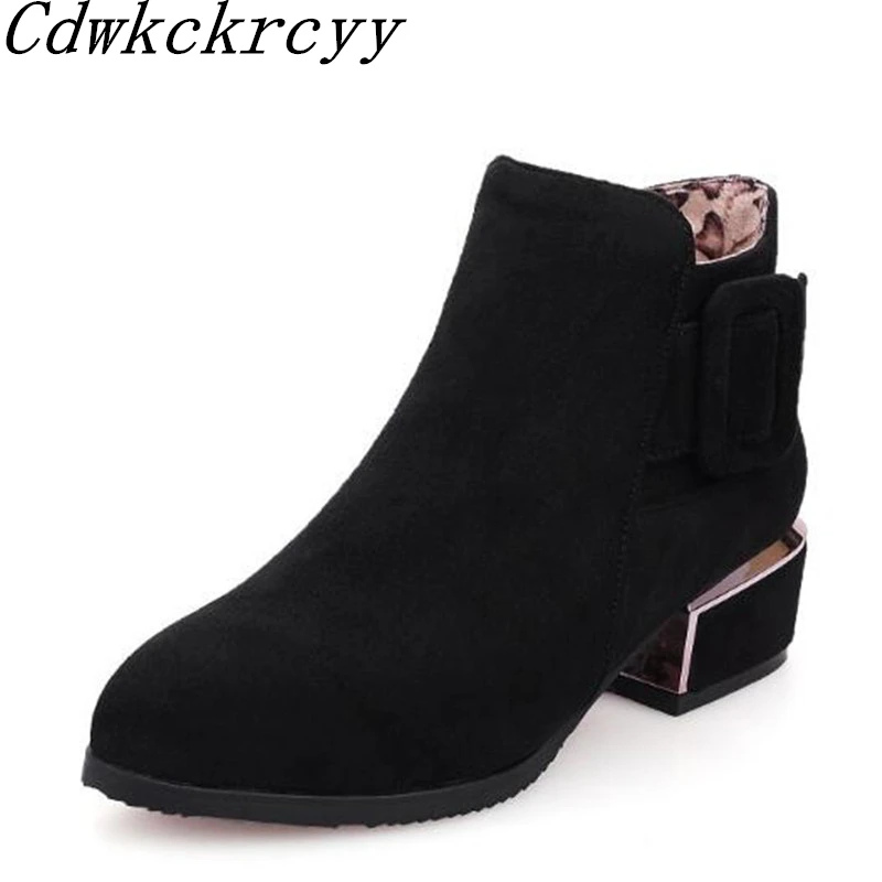 Women Boots Autumn and winter New style fashion English Sharp head Coarse heel Martin boots Suede Grind Keep warm Winter boots
Women Boots Autumn and winter New style fashion English Sharp head Coarse heel Martin boots Suede Grind Keep warm Winter boots