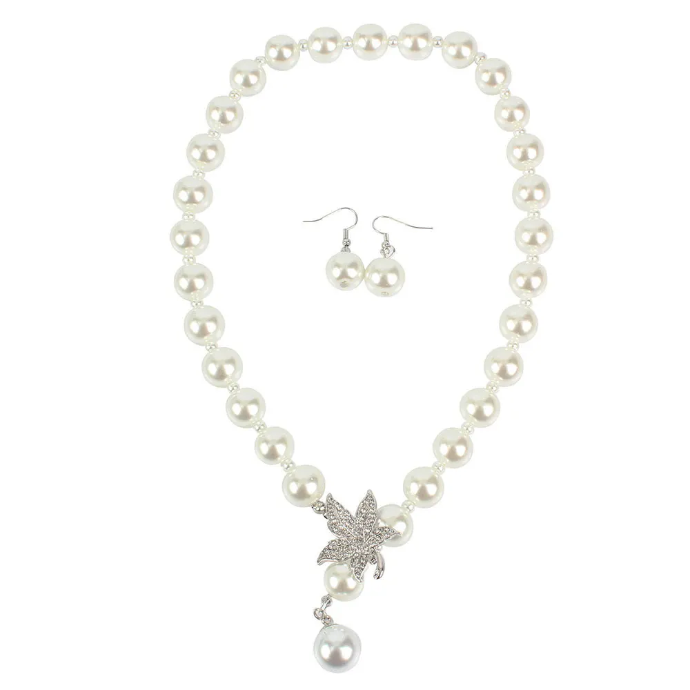 Risyh Simple and stylish maple leaf pendant glass pearl necklace jewelry necklace
Risyh Simple and stylish maple leaf pendant glass pearl necklace jewelry necklace