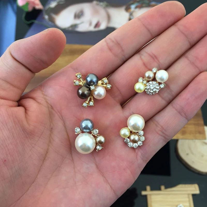 10pcs/lot New Hot 3 Colors Flower ABS Imitation Pearls Beads with Rhoinestone Bead Caps for Brooch Hair Jewelry Making Findings
10pcs/lot New Hot 3 Colors Flower ABS Imitation Pearls Beads with Rhoinestone Bead Caps for Brooch Hair Jewelry Making Findings