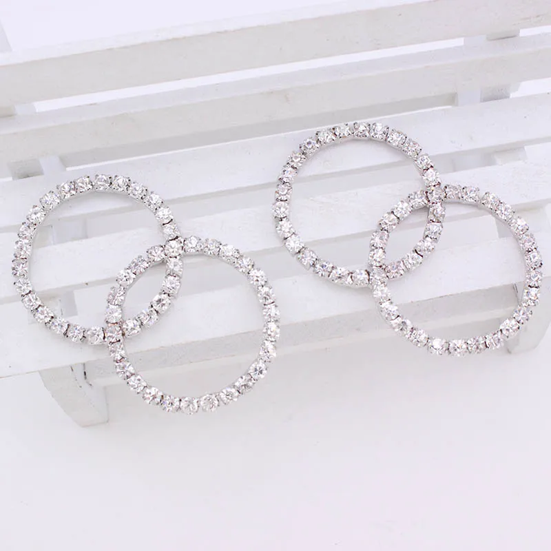 50pcs Round Rhinestone Buttons DIY Silver Double Rows Circle Crystal Invitation Cloth Buckle Sewing Accessories 2018 New NK039
50pcs Round Rhinestone Buttons DIY Silver Double Rows Circle Crystal Invitation Cloth Buckle Sewing Accessories 2018 New NK039