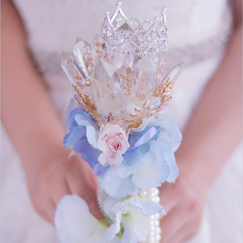 IFFO Custom wedding bride hand holding flower, Brazilian crystal stone Creative crown bouquet, pearl brooch pink bridal bouquet
IFFO Custom wedding bride hand holding flower, Brazilian crystal stone Creative crown bouquet, pearl brooch pink bridal bouquet