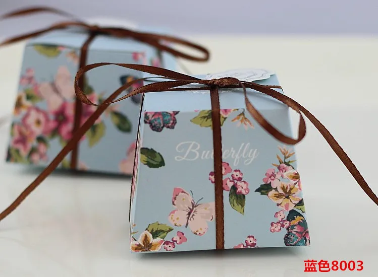 Flowers Flower Trapezium Wedding Favor Boxes Candy Gift Box Sugar Candy Box With Ribbons 200 Stks / Party
Flowers Flower Trapezium Wedding Favor Boxes Candy Gift Box Sugar Candy Box With Ribbons 200 Stks / Party