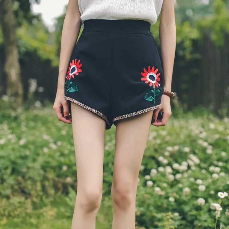 2018 summer new women's sweet little fresh high waist shorts casual embroidered flowers Slim wide legs hot
2018 summer new women's sweet little fresh high waist shorts casual embroidered flowers Slim wide legs hot