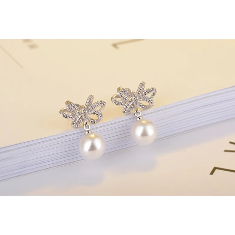 2020 Fashion Brand Full Clear Micro Rhinestone Fresh Water Pearl Earrings For Women Jewelry Charm Stud Earrings For Lady
2020 Fashion Brand Full Clear Micro Rhinestone Fresh Water Pearl Earrings For Women Jewelry Charm Stud Earrings For Lady