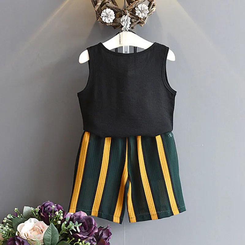 R&Z children's suit 2019 summer new girls set children's solid color sleeveless T-shirt vest striped wide-leg pants two-piece
R&Z children's suit 2019 summer new girls set children's solid color sleeveless T-shirt vest striped wide-leg pants two-piece