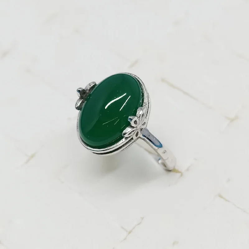 Natural chalcedony ring S925 silver buckle inlaid fashionable simple flower Ring
Natural chalcedony ring S925 silver buckle inlaid fashionable simple flower Ring