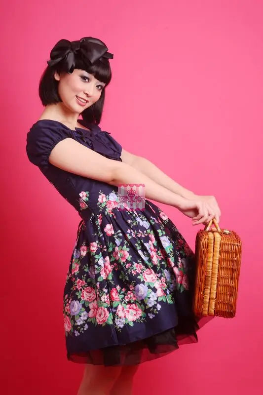 2018 new retro court gothic style Lolita dress rose print short-sleeved Lolita costume
2018 new retro court gothic style Lolita dress rose print short-sleeved Lolita costume