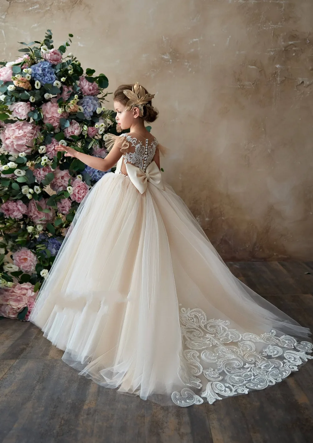 Gorgeous 2019 New Champagne Flower Girl Dresses with Train Lace Appliques Kids Ball gown Short sleeves Girls Pageant Dresses
Gorgeous 2019 New Champagne Flower Girl Dresses with Train Lace Appliques Kids Ball gown Short sleeves Girls Pageant Dresses