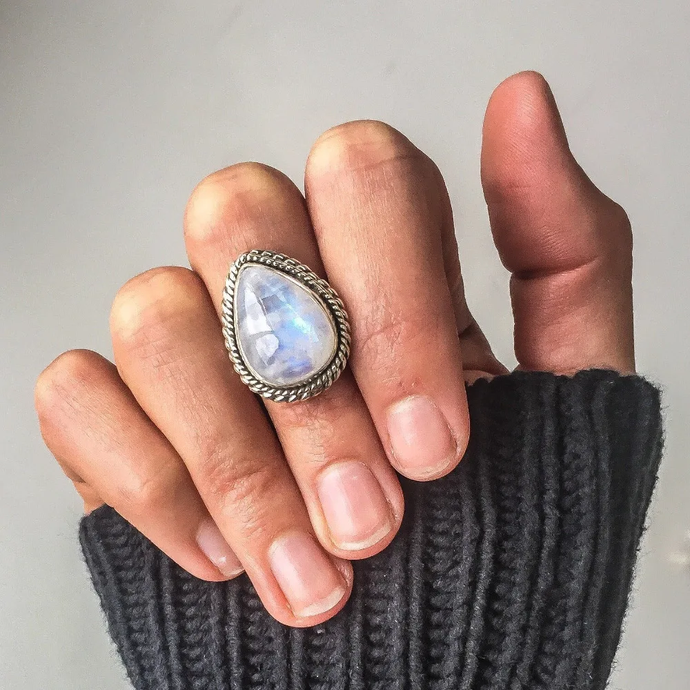 Big Stone Water Drop Pear Shaped Moonstone Ring European and American Fashion Punk Style Silver Plated Rings Jewelry for Women
Big Stone Water Drop Pear Shaped Moonstone Ring European and American Fashion Punk Style Silver Plated Rings Jewelry for Women
