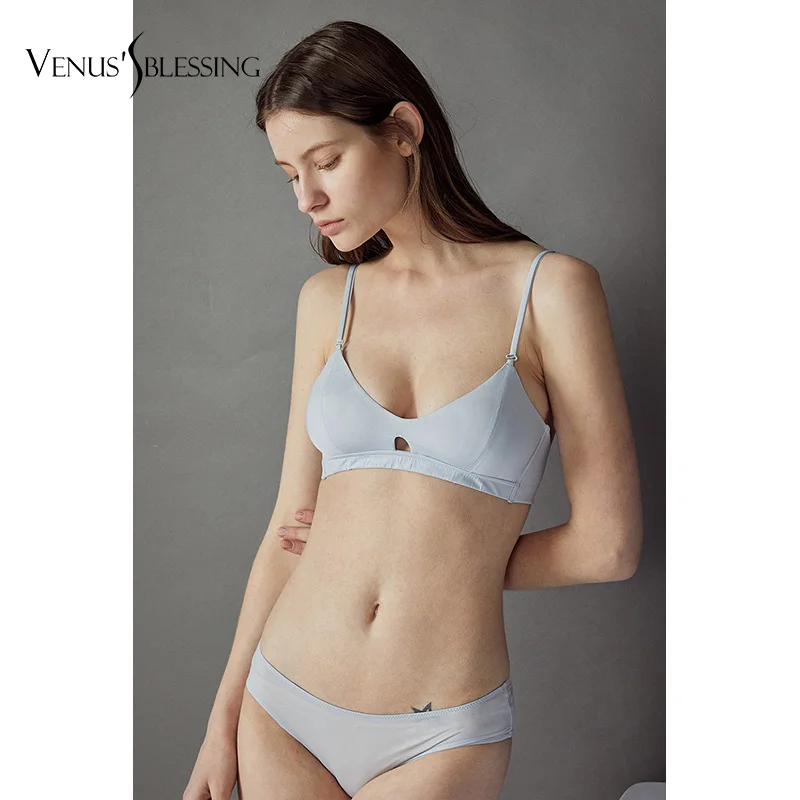 Бюстгальтер VENUS'S blession с глубоким v-образным вырезом спереди, очень красивый бюстгальтер из ледяного шелка, комплект нижнего белья, удобные к...
Бюстгальтер VENUS'S blession с глубоким v-образным вырезом спереди, очень красивый бюстгальтер из ледяного шелка, комплект нижнего белья, удобные к...