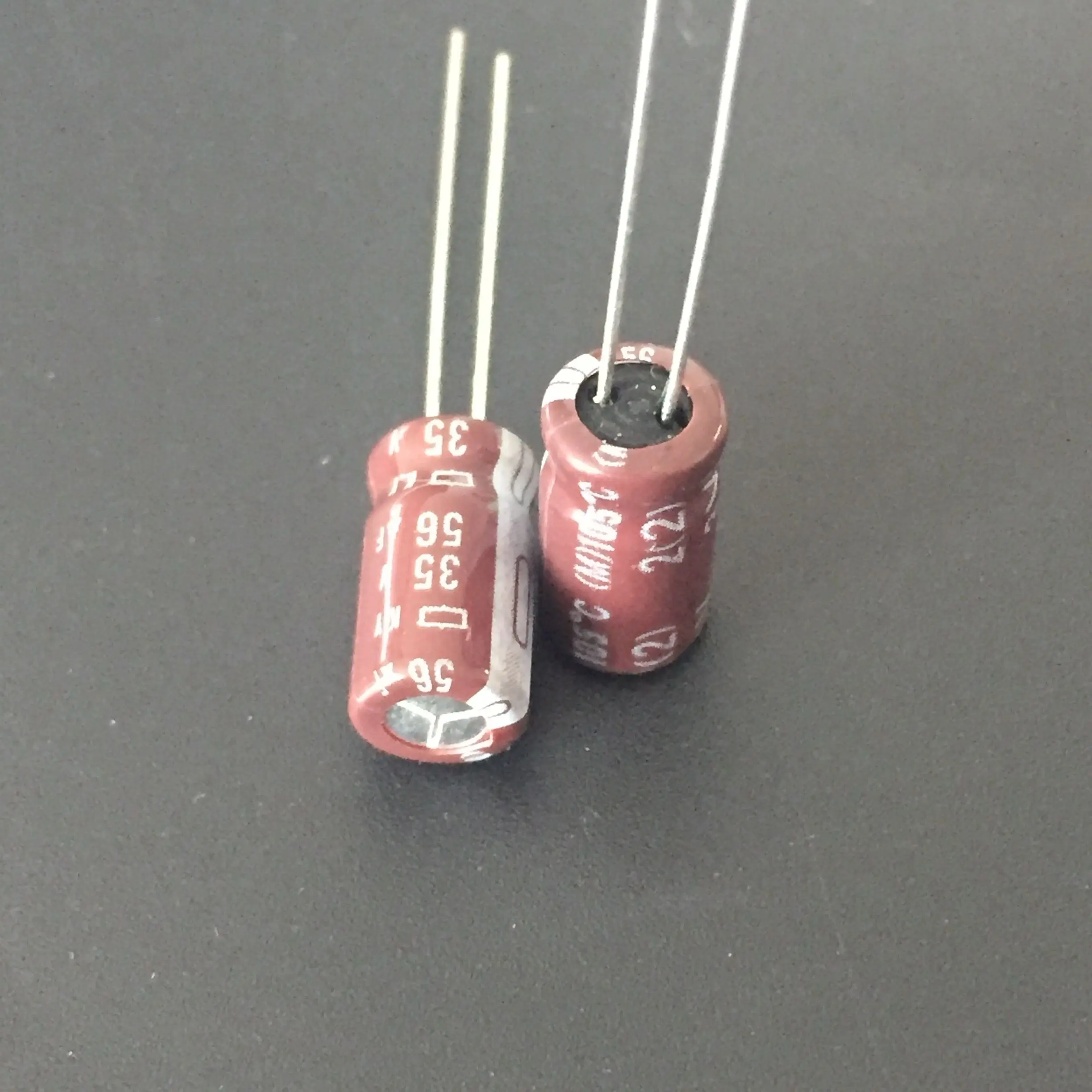 10pcs 56uF 35V NIPPON KY Series 6.3x11.5mm Low ESR 35V56uF Aluminum Electrolytic Capacitor
10pcs 56uF 35V NIPPON KY Series 6.3x11.5mm Low ESR 35V56uF Aluminum Electrolytic Capacitor