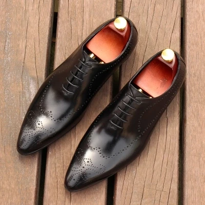Classic fashion carving shoes business casual office leather shoes pointed head with gentlemen's tuxedo dancing men's shoes
Classic fashion carving shoes business casual office leather shoes pointed head with gentlemen's tuxedo dancing men's shoes