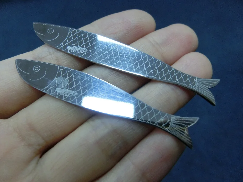 SHANH ZUN 6 pcs Unique Fish Design Stainless Steel Collar Stays 2.2" 2.5" in Black Gift Box
SHANH ZUN 6 pcs Unique Fish Design Stainless Steel Collar Stays 2.2" 2.5" in Black Gift Box