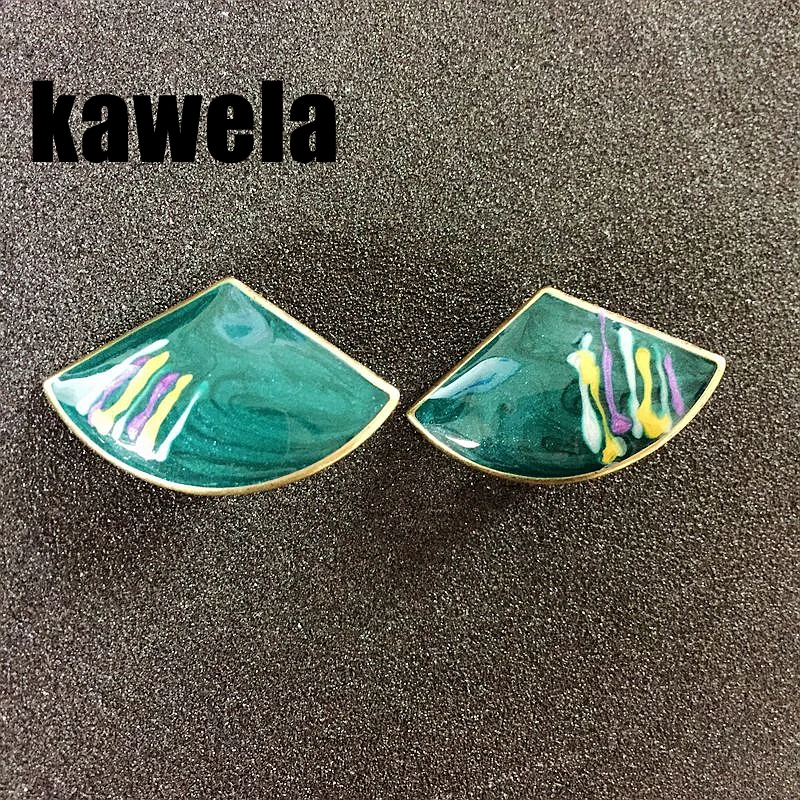 Fan Green Enamel Clip Earrings Vintage Style Graffiti Vintage Travelling Party Accessories
Fan Green Enamel Clip Earrings Vintage Style Graffiti Vintage Travelling Party Accessories