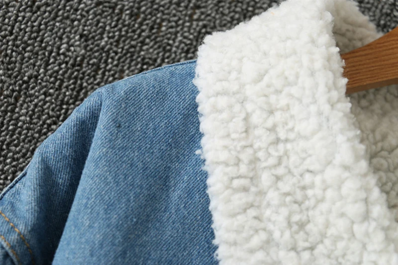 Loose Plus Size 5XL Jeans Jacket Women Large Size Coat women's windbreaker Coat Long Winter Lamb Fur Denim Park For Women
Loose Plus Size 5XL Jeans Jacket Women Large Size Coat women's windbreaker Coat Long Winter Lamb Fur Denim Park For Women