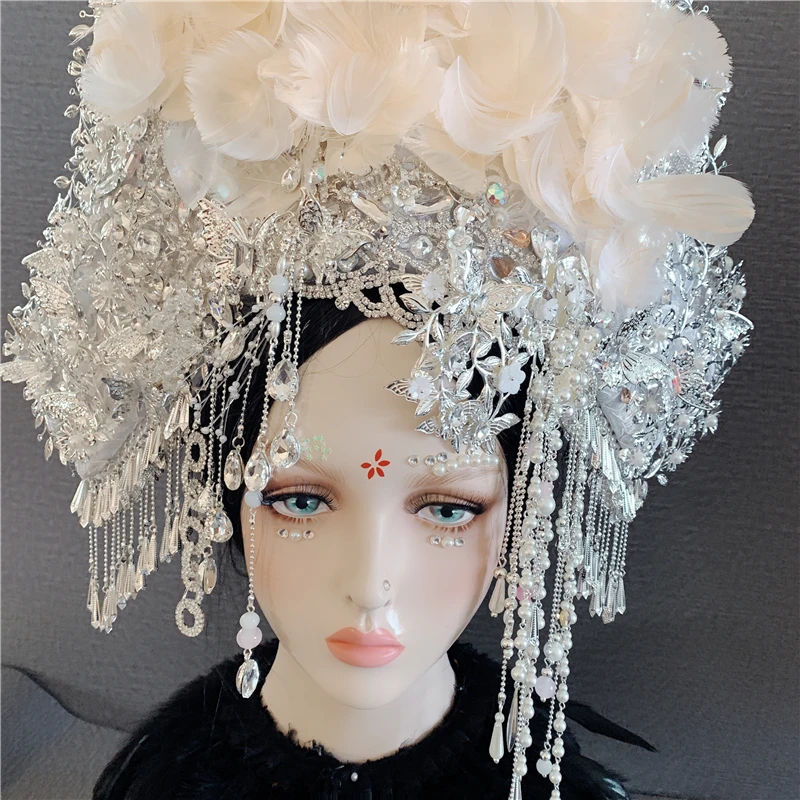 exaggerated feather hat for women beautiful queen hat for photograph accessories princess hat model performance hat bride cap
exaggerated feather hat for women beautiful queen hat for photograph accessories princess hat model performance hat bride cap