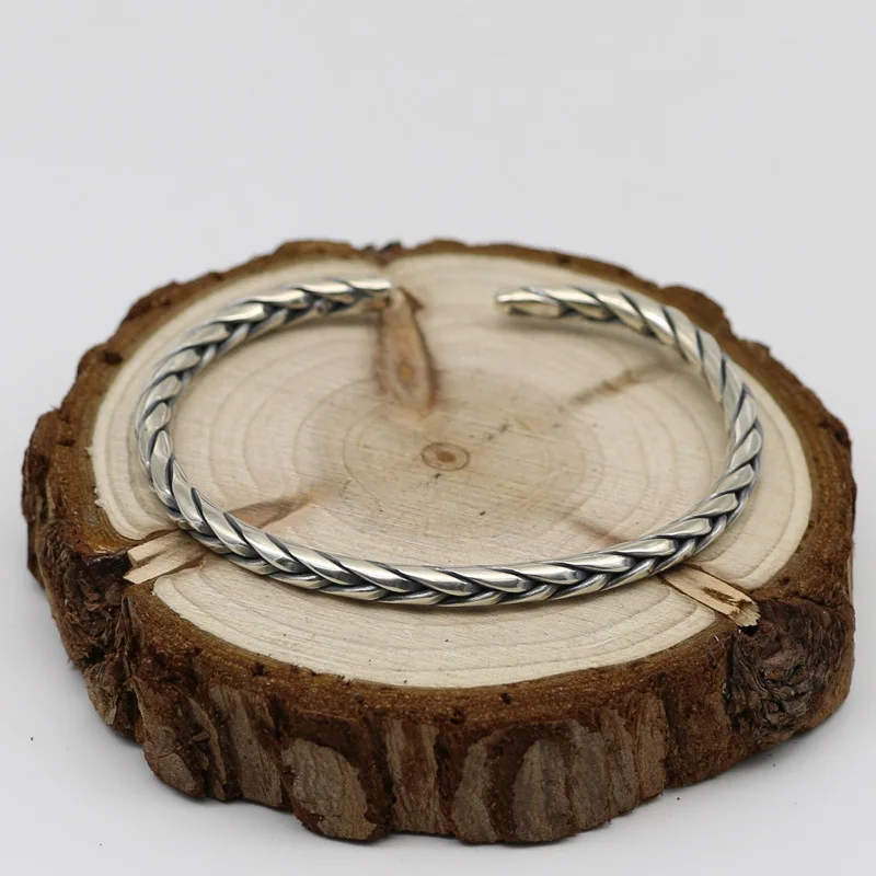 S925 Sterling Silver Retro Thai Silver Male And Female Wild Personality Ethnic Style Classical Fashion Twist Open Ended Bangle
S925 Sterling Silver Retro Thai Silver Male And Female Wild Personality Ethnic Style Classical Fashion Twist Open Ended Bangle
