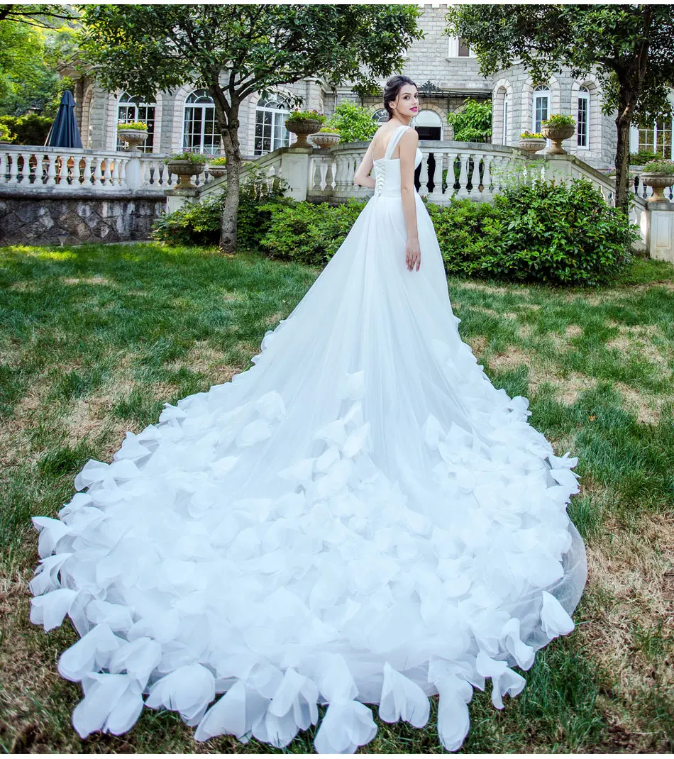 Feathers decorated wedding dress tulle long train bridal dress luxury robe de soiree graceful wedding party gown dress Drop
Feathers decorated wedding dress tulle long train bridal dress luxury robe de soiree graceful wedding party gown dress Drop