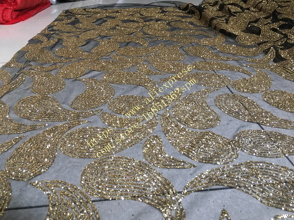 good looking 5yards Manning-17100 glued print glitter african india tulle mesh fabric in black mesh gold glitter
good looking 5yards Manning-17100 glued print glitter african india tulle mesh fabric in black mesh gold glitter