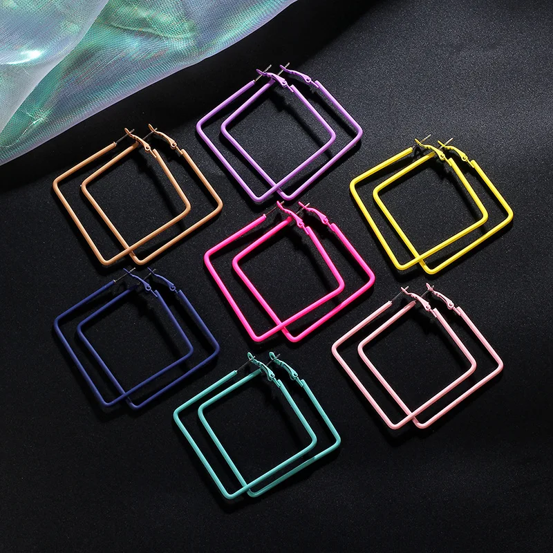 Hotsale new multi Color Black Pink Red Blue Yellow Squre Personality Smooth hoop earrings 5cm for women Disco party jewelry
Hotsale new multi Color Black Pink Red Blue Yellow Squre Personality Smooth hoop earrings 5cm for women Disco party jewelry