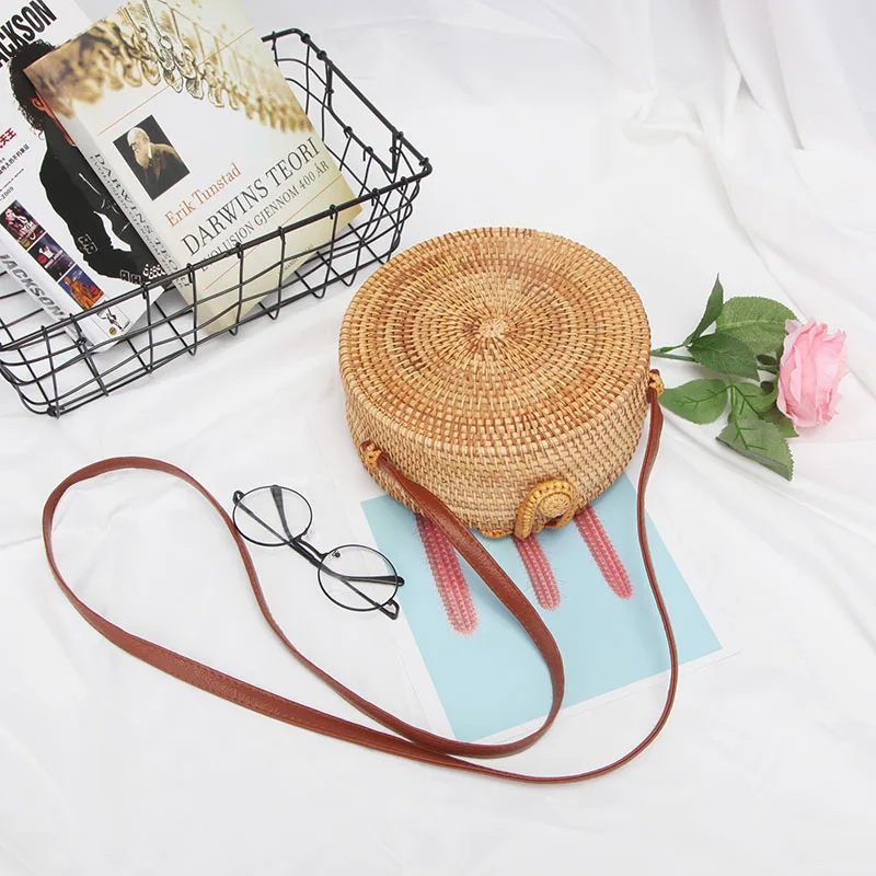 YFGXBHMX Vietnamese Hand Woven Rattan Storage Basket Round Rattan Bag Summer Bow Straw Organizer Storage Bag
YFGXBHMX Vietnamese Hand Woven Rattan Storage Basket Round Rattan Bag Summer Bow Straw Organizer Storage Bag