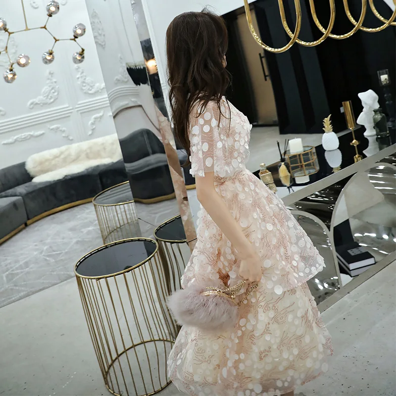 Pink Short Chinese Oriental Wedding Women Sexy Cheongsam Evening Dress Elegant Modern Short Sleeve Celebrity Banquet Dresses
Pink Short Chinese Oriental Wedding Women Sexy Cheongsam Evening Dress Elegant Modern Short Sleeve Celebrity Banquet Dresses