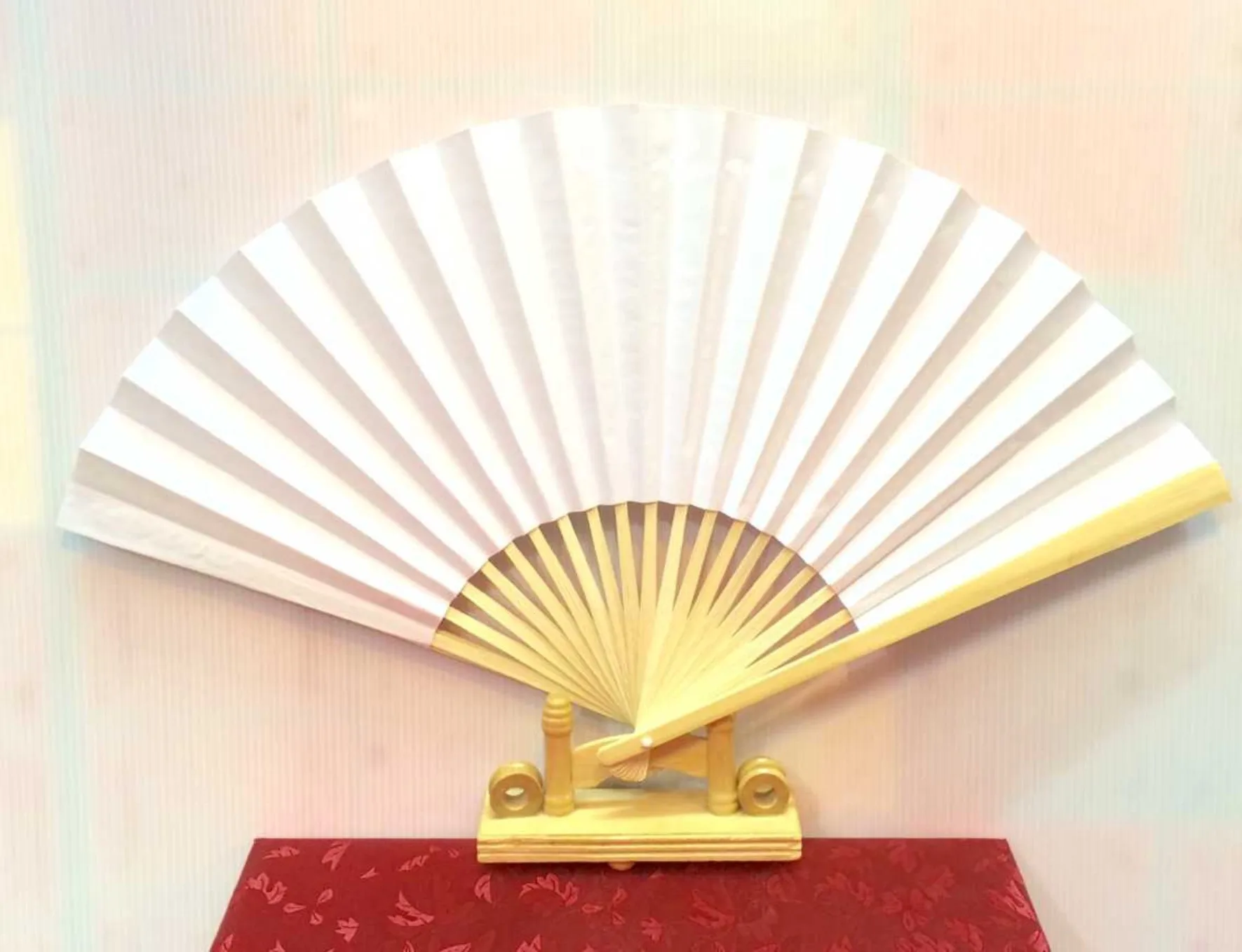 110pcs blank white paper hand fan perfect party favor or wedding favor holiday decoration Movie props
110pcs blank white paper hand fan perfect party favor or wedding favor holiday decoration Movie props